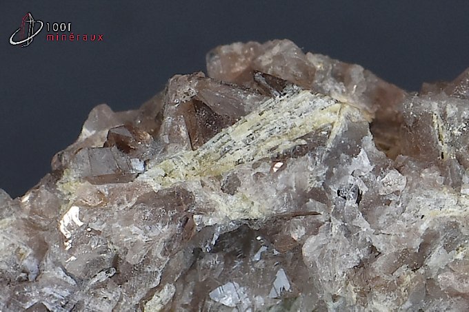 axinite-cristaux-mineraux