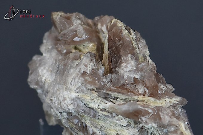 axinite-cristaux-mineraux