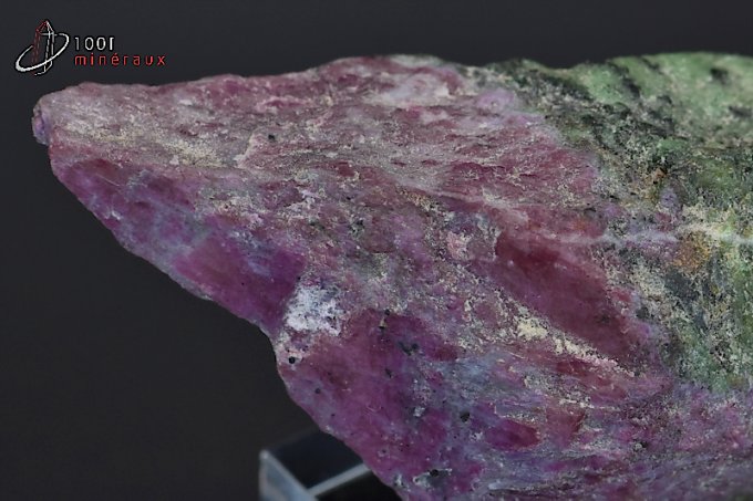 rubis-zoisite-mineraux-cristaux