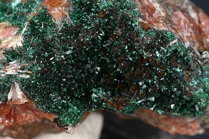 cristaux d'atacamite sur roche