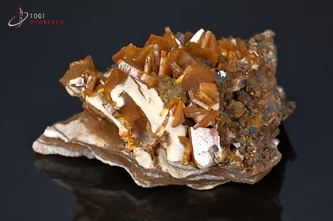 nombreux cristaux tabulaires de wulfenite