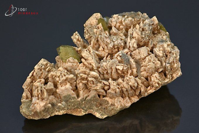 cristaux de titanite ou sphène sur albite