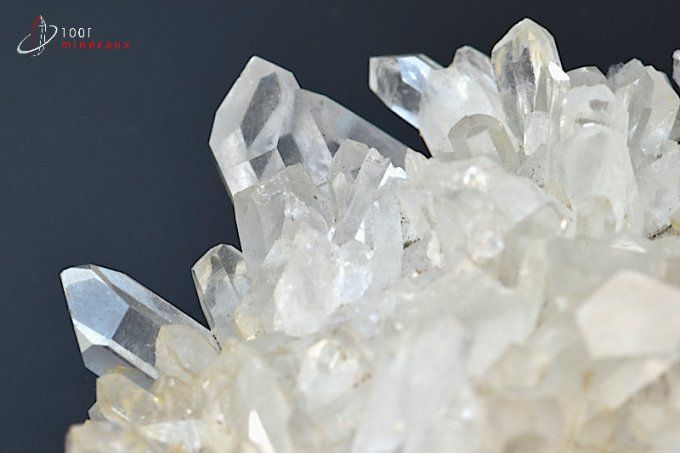 amas de nombreux cristaux de cristal de roche