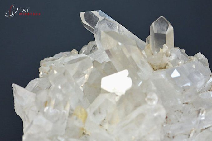amas de nombreux cristaux de cristal de roche