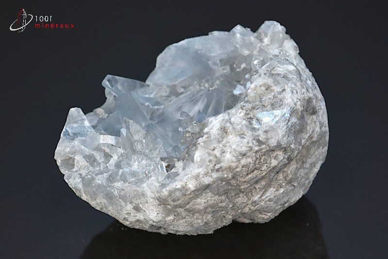 Géode de Célestine - Madagascar - minéraux à cristaux 8,7 cm / 547g / BE710