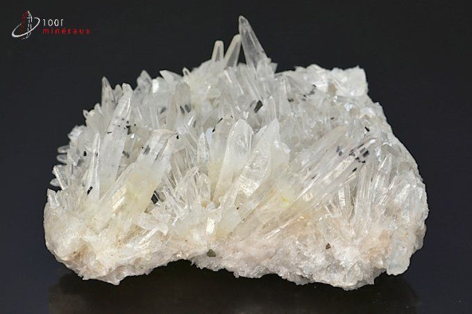 cristaux d'hubnerite sur quartz