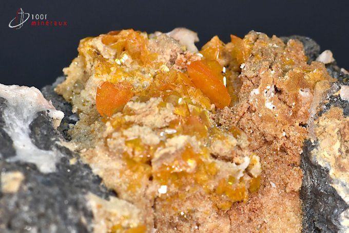 cristaux de wulfenite sur quartz et galene