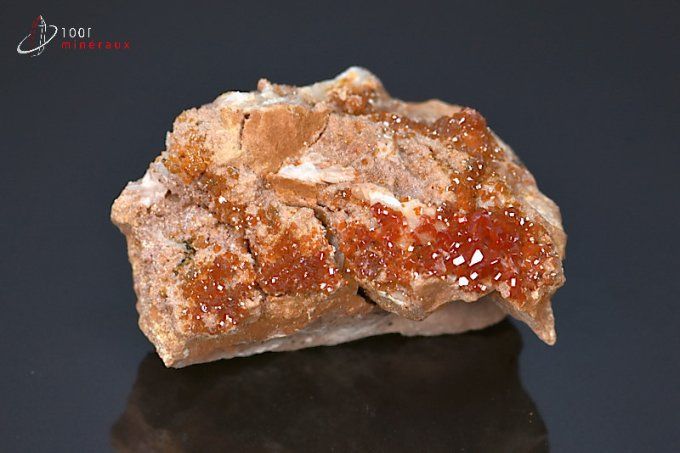 cristaux de vanadinite sur roche