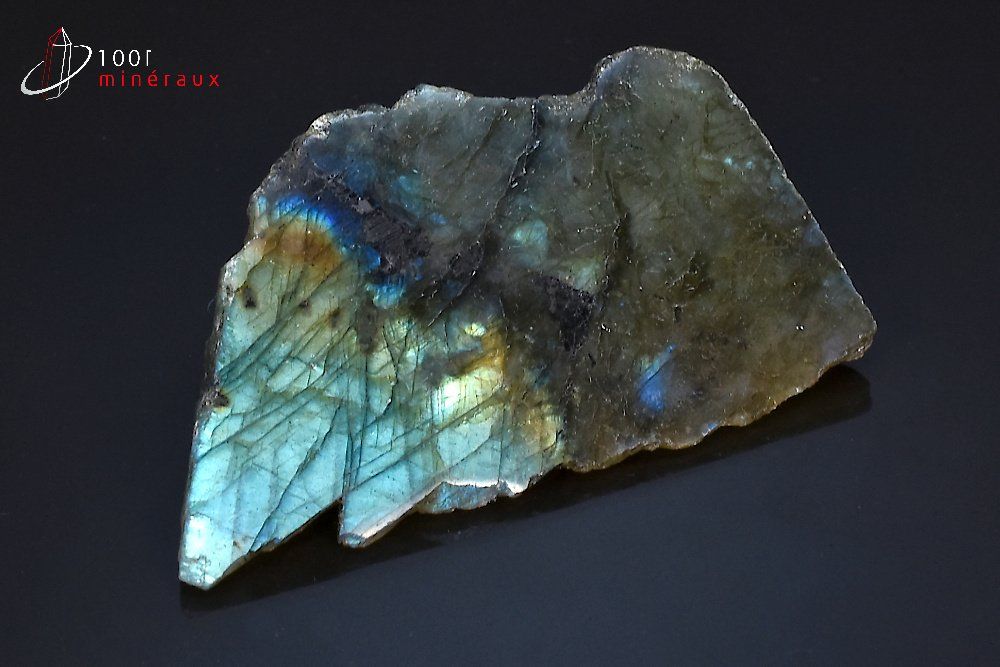Labradorite 1 face polie - Madagascar - minéraux polis 7,3 cm / 43g / BF199