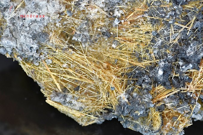 rutile-ilmenite-cristaux-mineraux