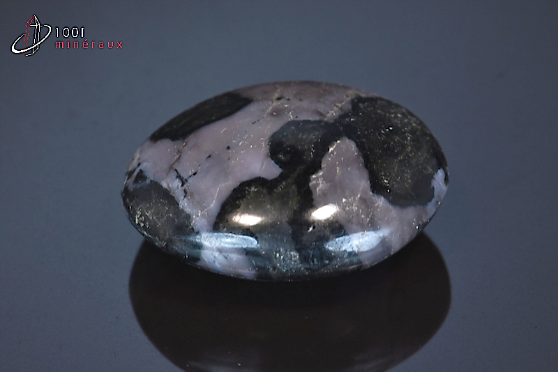 Gabbro indigo poli en galet - Madagascar - pierres polies  4,5 cm / 52g / BF840