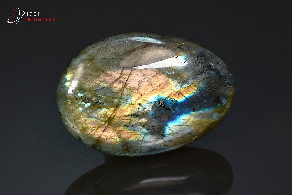 Labradorite polie galet - Madagascar - minéraux polis 5,1 cm / 40g / BF905