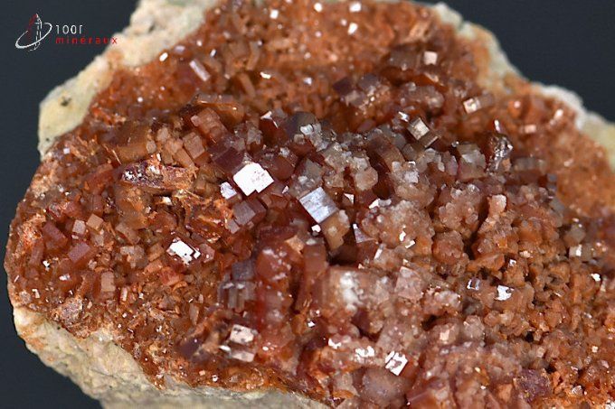 ensemble de cristaux de vanadinite