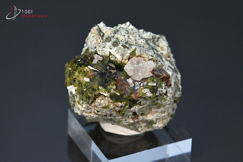 Epidote et Titanite sur roche - Maroc - minéraux à cristaux 3,5 cm / 48g / BJ372