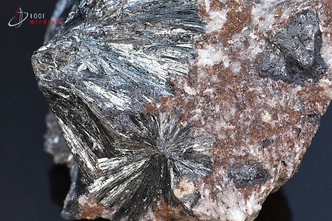 cristaux de pyrolusite de manganèsecristaux de pyrolusite de manganèse