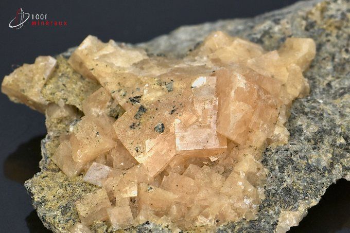 cristaux pseu-cubiques de chabazite calcium