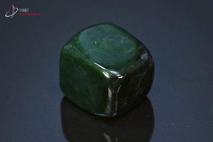 pierre jade néphrite poli