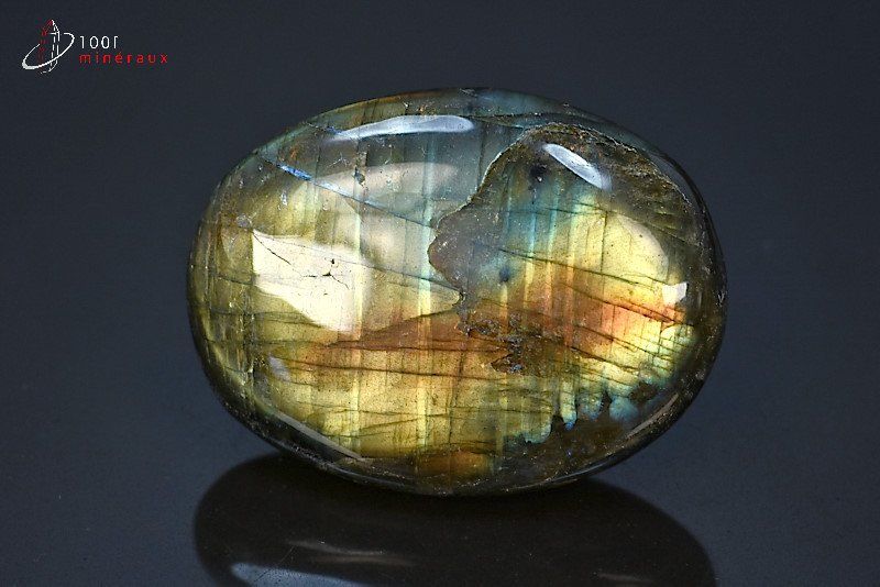 Galet poli de Labradorite - Madagascar - minéraux polis 5 cm / 49g / BK202