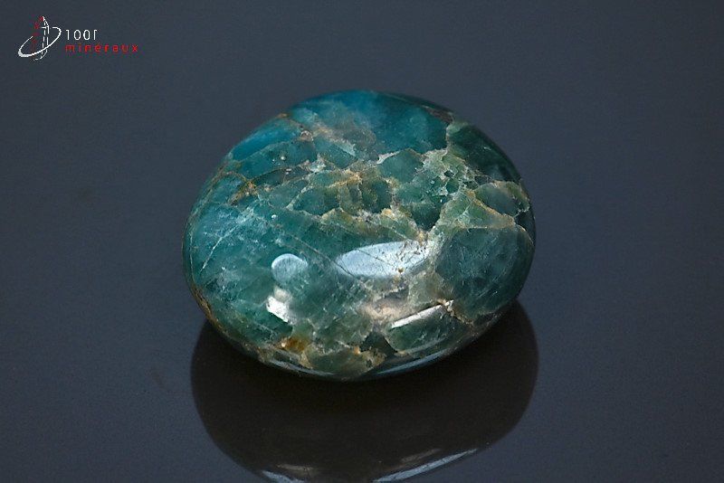 Apatite bleue polie galet - Madagascar - pierres roulées 4,1 cm / 53g / BK724