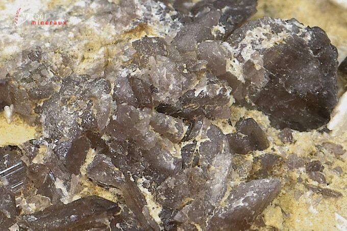 cristaux d'axinite