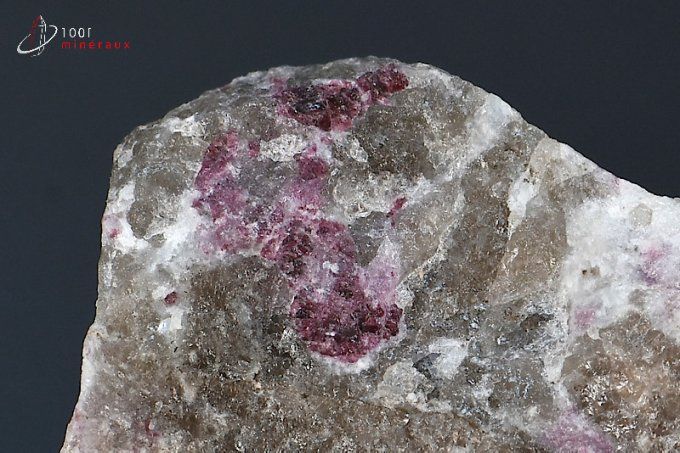 rubellite ou tourmaline rose sur quartz