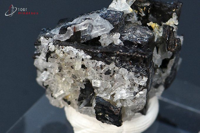 hubnerite sur quartz mineraux