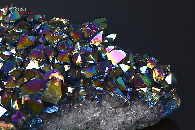 cristaux de quartz couverts de titane 