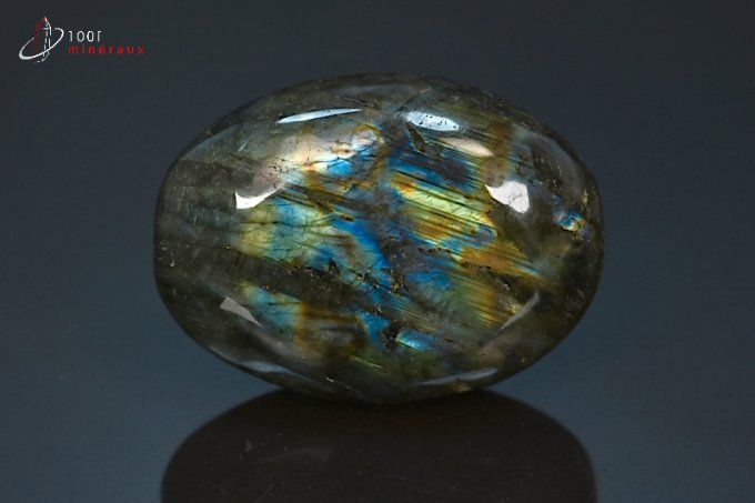 Galet poli de Labradorite - Madagascar - minéraux polis 5,4 cm / 86g / BM652