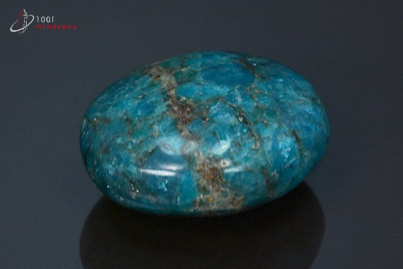 Apatite bleue polie galet - Madagascar - minéraux polis 4,8 cm / 80g / BM751
