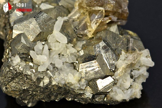pyrite_quartz_dodecaedrique_mineraux_cristaux