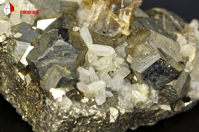 pyrite_quartz_dodecaedrique_mineraux_cristaux