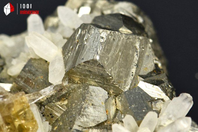 pyrite_quartz_dodecaedrique_mineraux_cristaux