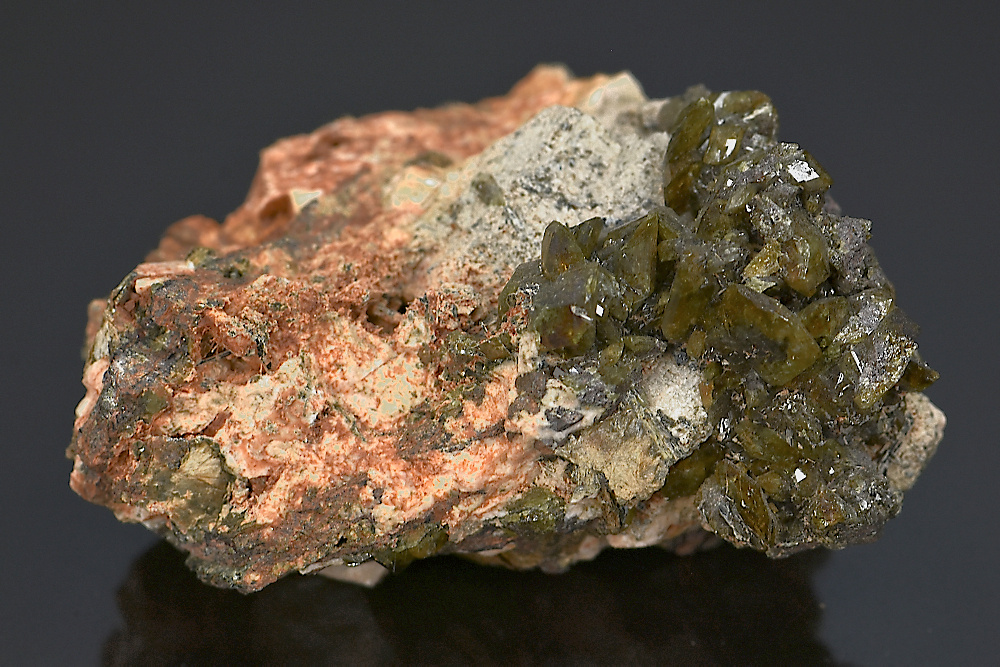 Titanite (Sphène) sur Orthoclase