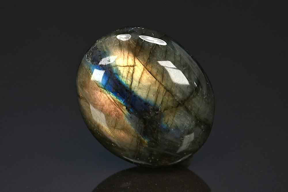 Galet poli de Labradorite