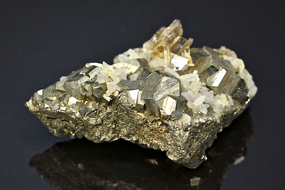Pyrite dodécaédrique et Quartz