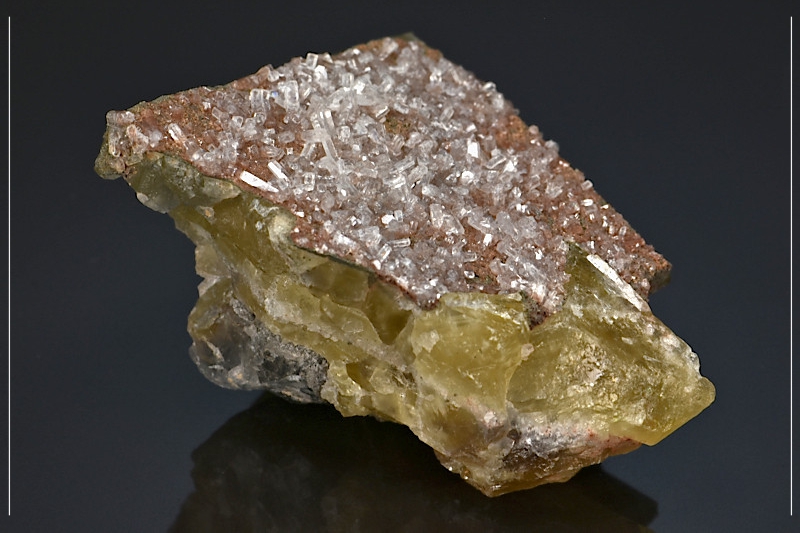 Calcite cristallisée sur Fluorine jaune