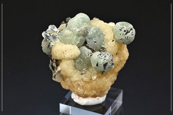 Sphères de Prehnite sur Stilbite