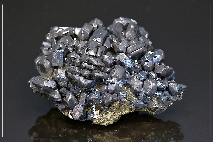 Cristaux de Galène sur Pyrite