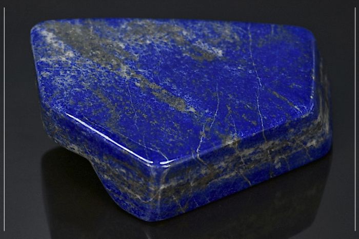 Bloc de Lapis Lazuli poli forme libre